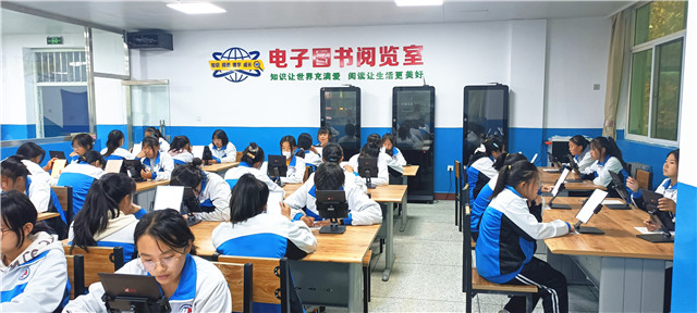 师生读书悦 校园书香浓