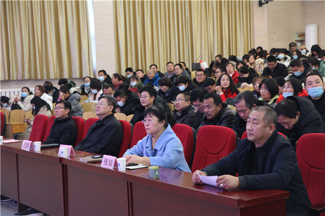 表彰大会展风采，示范引领促提升